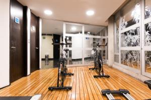 Fitnesscentret og/eller fitnessfaciliteterne på Hotel 5 Elementos Corferias by HBP