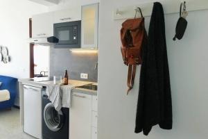 a kitchen with a sink and a washing machine at Casa Melchor, amanecer y trabajar mirando al mar in Santa Cruz de la Palma