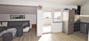 Küche/Küchenzeile in der Unterkunft Novalja Penthouse Apartment