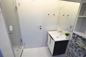 Ein Badezimmer in der Unterkunft Novalja Penthouse Apartment