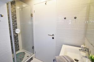 Ein Badezimmer in der Unterkunft Novalja Penthouse Apartment