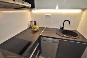 Küche/Küchenzeile in der Unterkunft Novalja Penthouse Apartment