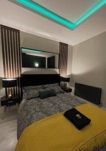 Afbeelding uit fotogalerij van Immaculate Modern Home with parking - Sleeps 8 - in Liverpool