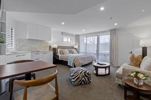 Kuchyň nebo kuchyňský kout v ubytování Queenstown House Lakeside + 6 fotografií