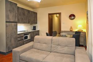 A kitchen or kitchenette at Claudio Appartamenti