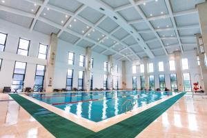Bazén v ubytování Jiangsu Haizhou Bayview Conference Center nebo v jeho okolí