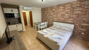 Posteľ alebo postele v izbe v ubytovaní Dalma Apartment