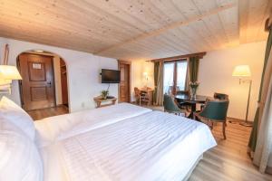 Postel nebo postele na pokoji v ubytování Hotel Steinbock
