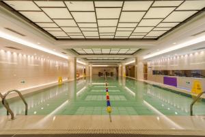 Bazén v ubytování Kunshan Jinling Hotel nebo v jeho okolí