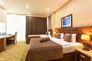 Postel nebo postele na pokoji v ubytování West Shine Hotel