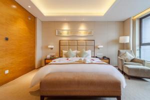 Postel nebo postele na pokoji v ubytování Kunshan Jinling Hotel