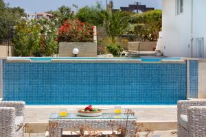 The swimming pool at or close to Villa Elihrisos