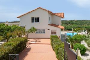 The swimming pool at or close to Villa Elihrisos