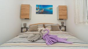 two towels on a bed in a bedroom at Holiday Home Casa Oliva II in Nerezine