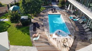Bazén v ubytování Blue Diamond Hotel Active SPA nebo v jeho okolí