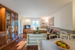 a living room with a couch and a table in a room at Casa Ortensia in Malcesine