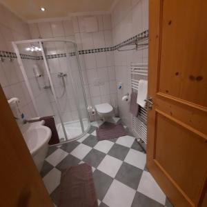 Bathroom sa Landhaus Gastein