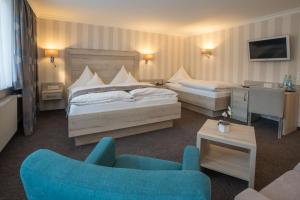 Postel nebo postele na pokoji v ubytování Hotel Garni Fürst von Waldeck + 37 fotografií