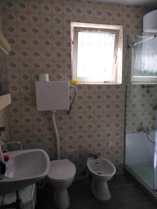 Kúpeľňa v ubytovaní Apartment Pineta 1817 + 34 fotografií
