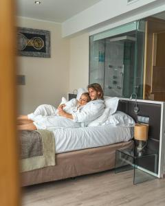 Telewizja i/lub zestaw kina domowego w obiekcie Hotel Boutique Villa Venecia