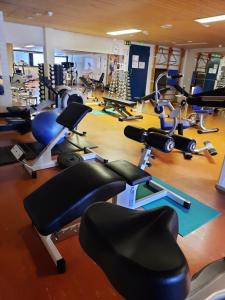a gym filled with lots of exercise equipment at Lehmirannan Lomakeskus in Salo