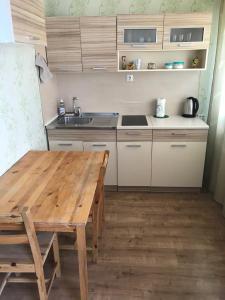 Kuchyň nebo kuchyňský kout v ubytování Piramida Apartments