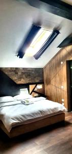 a bedroom with a large bed with a large ceiling at Pensiunea Luminita in Târgu Jiu