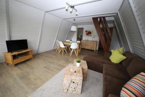 a living room with a couch and a table at Ferienhäuser Campingplatz in Kinding