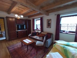 Μια τηλεόραση ή/και κέντρο ψυχαγωγίας στο Apartman Studio GORAL