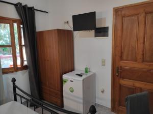 A television and/or entertainment centre at Laxesis