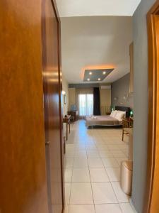 Posteľ alebo postele v izbe v ubytovaní Thrassa Hotel + 34 fotografií