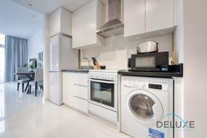 Kuchyň nebo kuchyňský kout v ubytování Calm Studio in Damac Celestia A Dubai South by Deluxe Holiday Homes