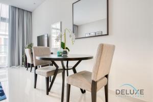 TV a/nebo společenská místnost v ubytování Calm Studio in Damac Celestia A Dubai South by Deluxe Holiday Homes