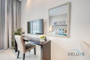 TV a/nebo společenská místnost v ubytování Calm Studio in Damac Celestia A Dubai South by Deluxe Holiday Homes