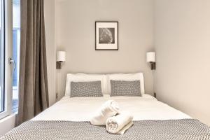 מיטה או מיטות בחדר ב-123 - Urban Luxury Flat in Montorgueil