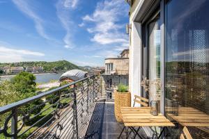 Balkón alebo terasa v ubytovaní ORANGEHOMES 130 m2 APT with fantastic view to river Danube