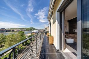 Balkón alebo terasa v ubytovaní ORANGEHOMES 130 m2 APT with fantastic view to river Danube