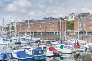 Gallery image of Marina View - 3 Bedroom Apartment - Milford Marina in Milford Haven
