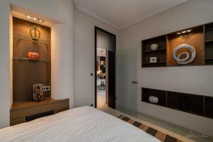 Posteľ alebo postele v izbe v ubytovaní ORANGEHOMES 130 m2 APT with fantastic view to river Danube