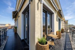 Balkón alebo terasa v ubytovaní ORANGEHOMES 130 m2 APT with fantastic view to river Danube