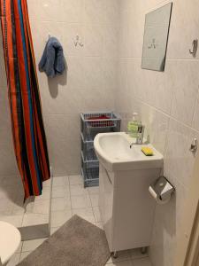 Koupelna v ubytování Rüütli - Cute Old Town Apartment - 2 big beds, free parking