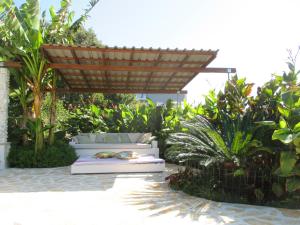 Vonkajšia záhrada v ubytovaní Relax tiny villas 40 meters of the beach