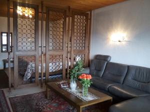 Posezení v ubytování Wohnung 53m2 möbliert mit Internet TV Küche und schöner Aussicht Olten- Aarau
