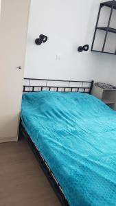 Tempat tidur dalam kamar di Cap Esterel Mer Sport et Nature, dans village Pierres et Vacances
