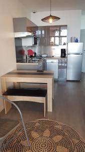 Dapur atau dapur kecil di Cap Esterel Mer Sport et Nature, dans village Pierres et Vacances