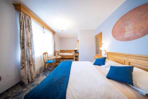 Ένα ή περισσότερα κρεβάτια σε δωμάτιο στο Hotel U Kata