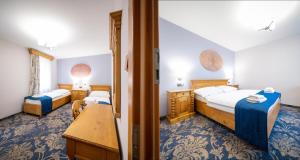 Ένα ή περισσότερα κρεβάτια σε δωμάτιο στο Hotel U Kata