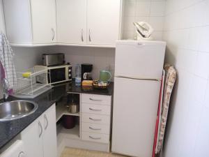 Kuchyň nebo kuchyňský kout v ubytování Colom Apartments