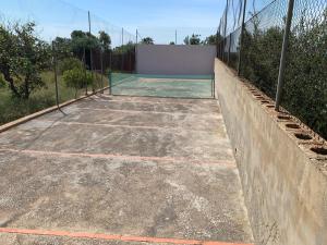 Tenis alebo squash v ubytovaní Villa Barby alebo jeho okolí