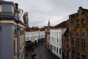 Pemandangan umum bagi Bruges atau pemandangan bandar yang diambil dari hotel
